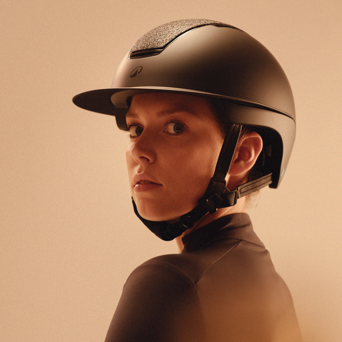 NEW HELMET 900 BLACK/Glitter ERT