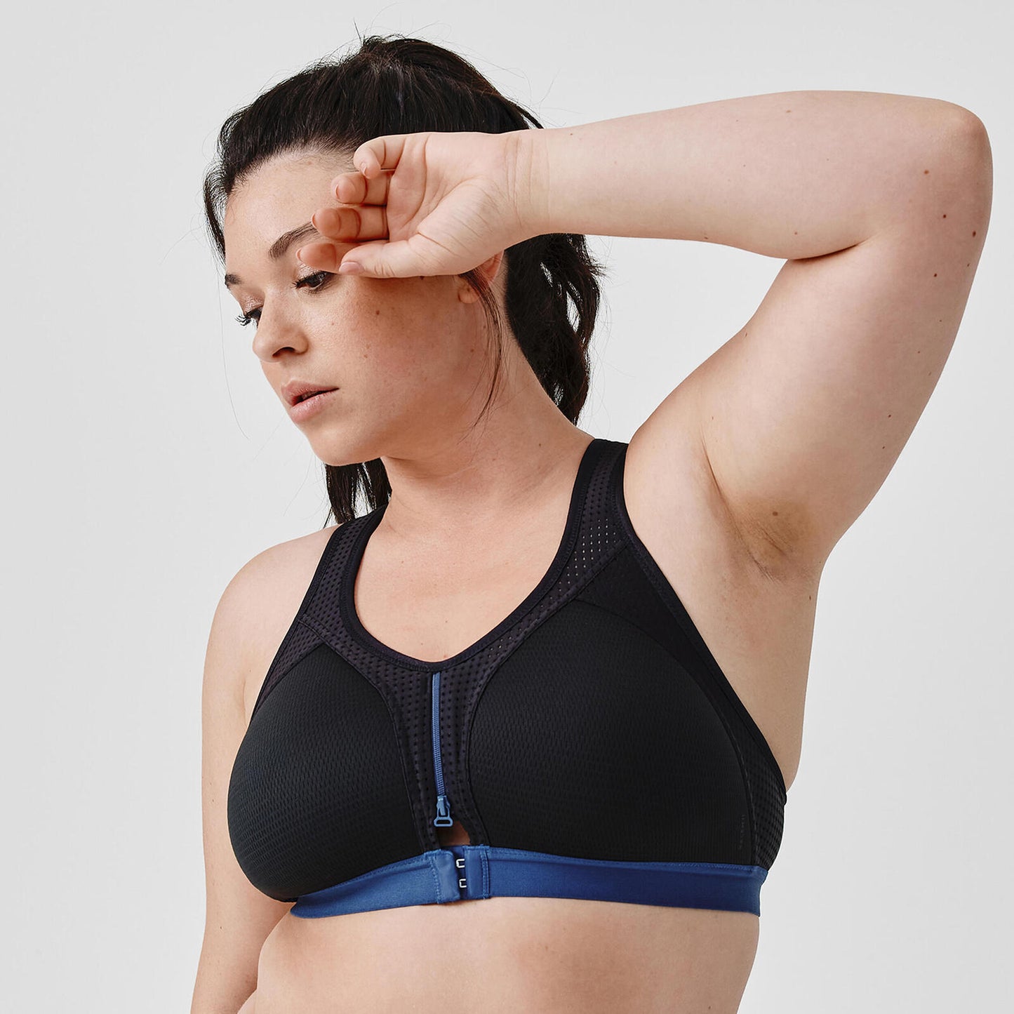 LARGE SIZE ZIP RUN BRA BLACK/BLUE H17B